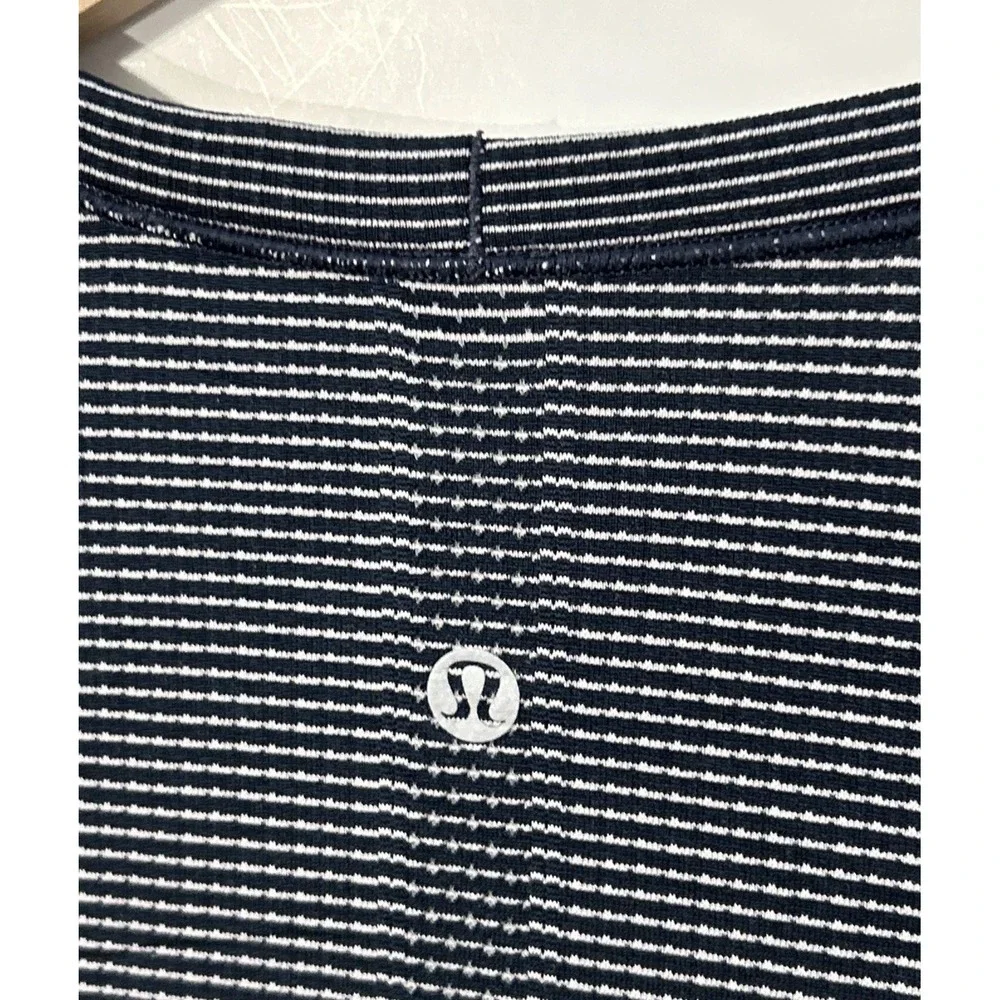 Lululemon Womens Swiftly Tech Long Sleeve Shirt Striped Blue Top‎ Sz 6